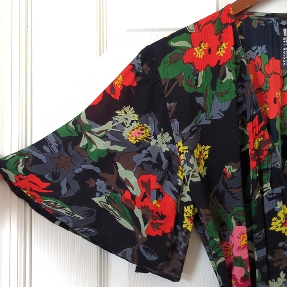 Design Lab Lord & Taylor Floral Flutter Sleeve V-neck A-line Mini Wrap Dress XS - Picture 4 of 14